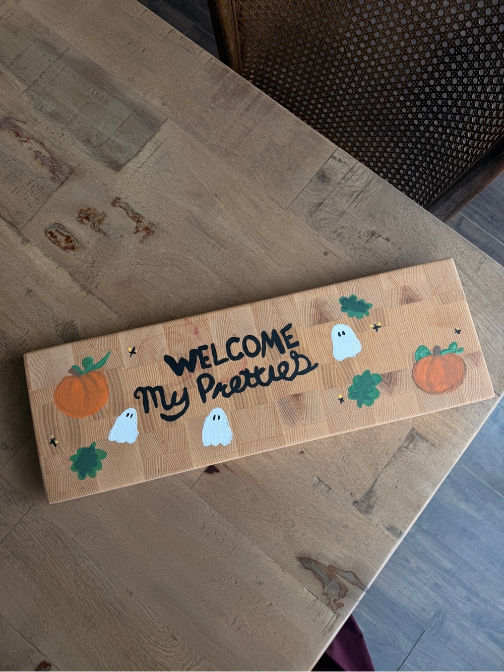 Welcome My pretties Halloween charcuterie board - Orange, Green, White